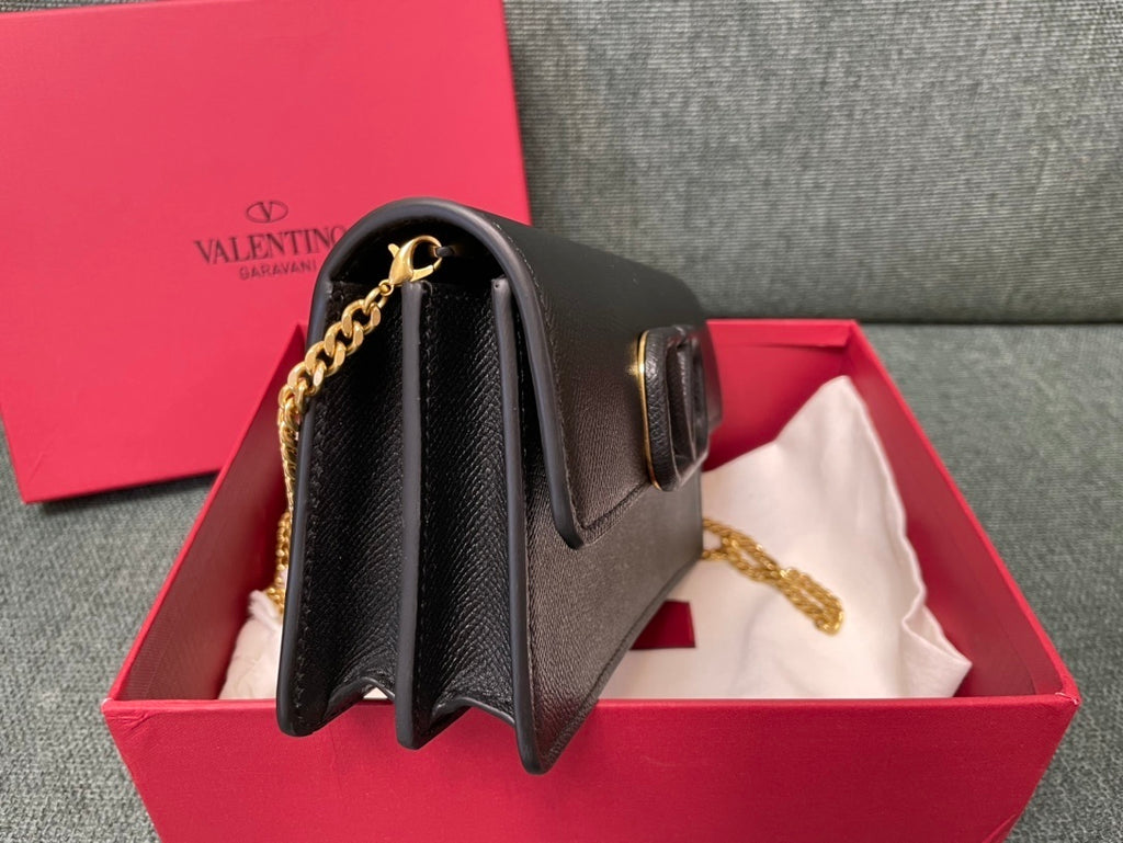 VALENTINO Garavani VLogo Signature Grained Calfskin Pouch