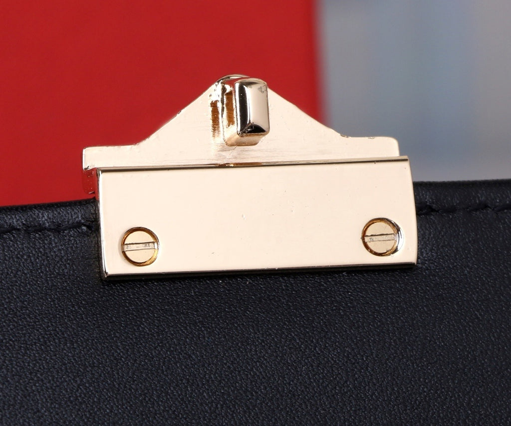 VALENTINO Classic Calfskin Chain Shoulder Bag