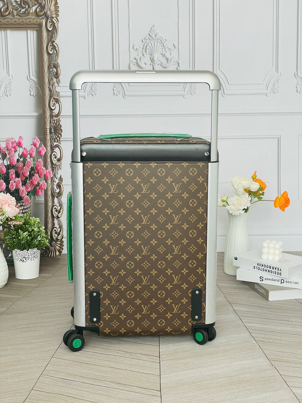 LOUIS VUITTON Horizon Monogram Trolley