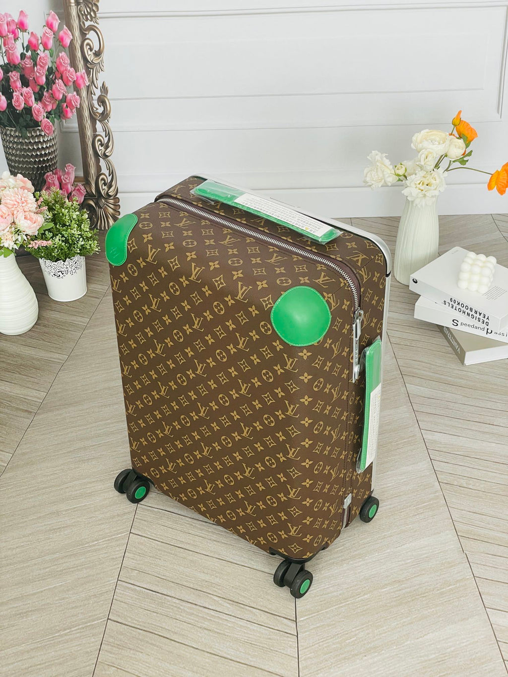 LOUIS VUITTON Horizon Monogram Trolley