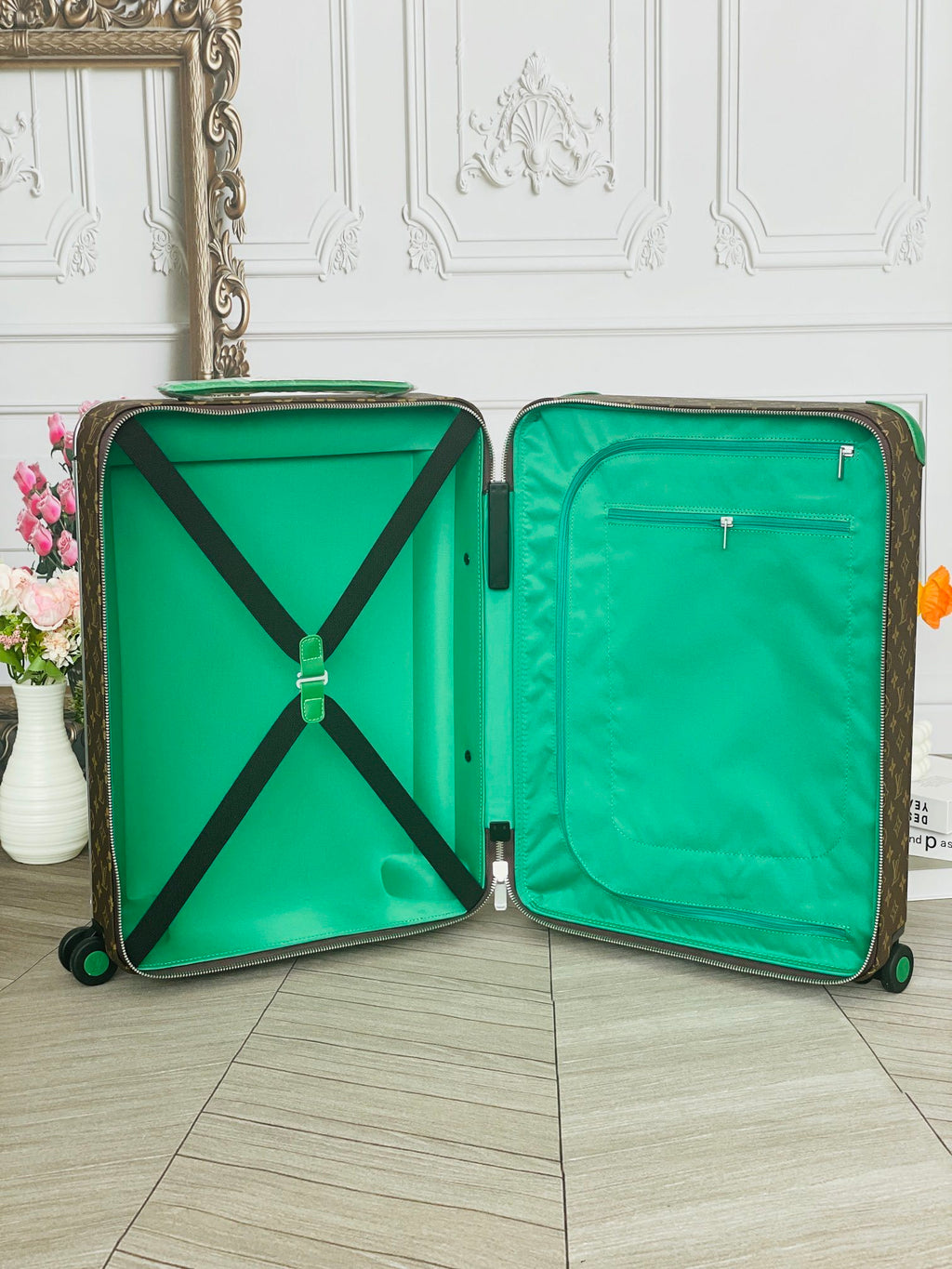 LOUIS VUITTON Horizon Monogram Trolley