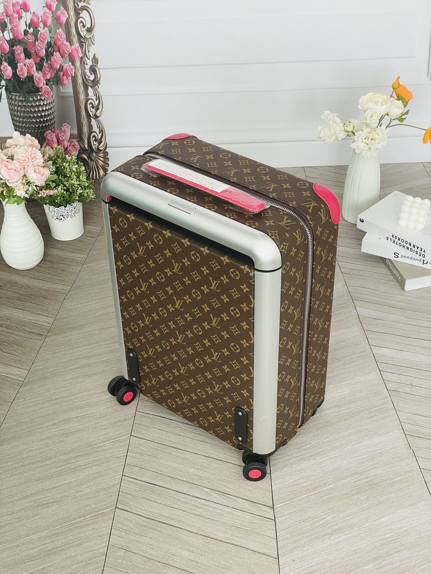 LOUIS VUITTON Horizon Monogram Trolley