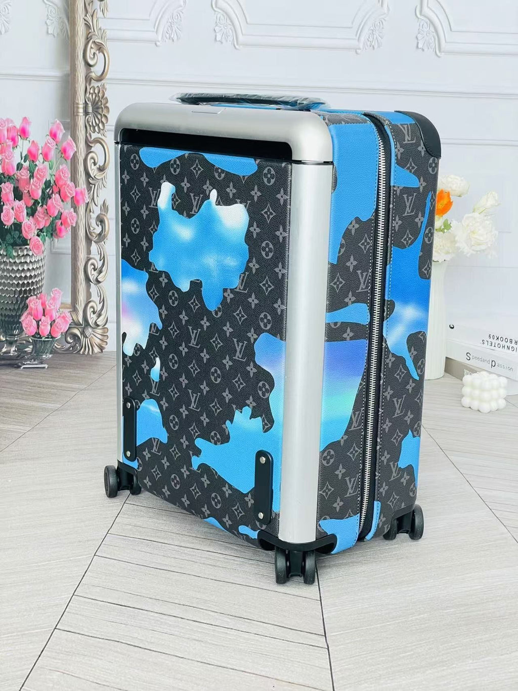 LOUIS VUITTON Horizon Monogram Trolley