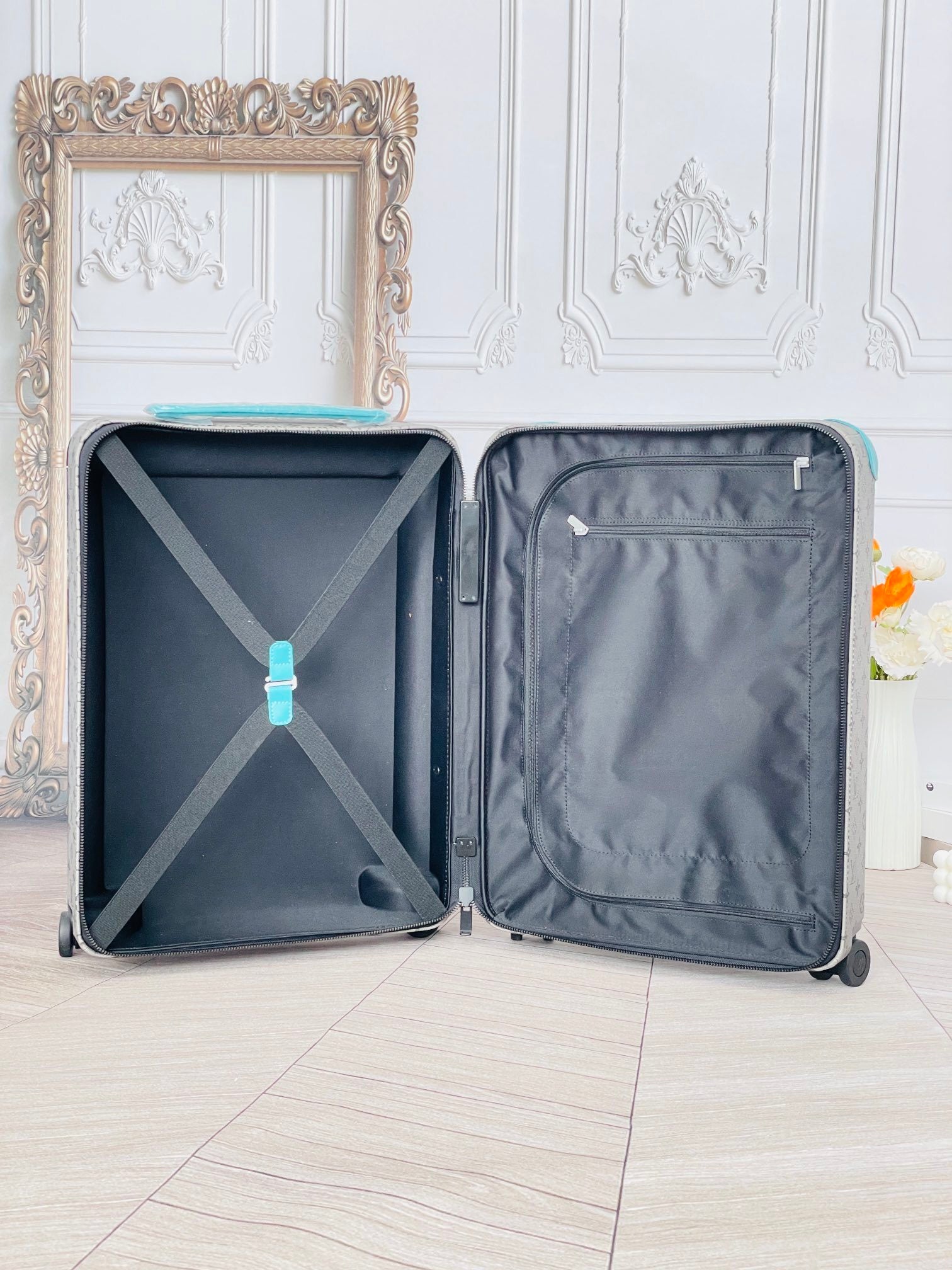 LOUIS VUITTON Horizon Monogram Trolley