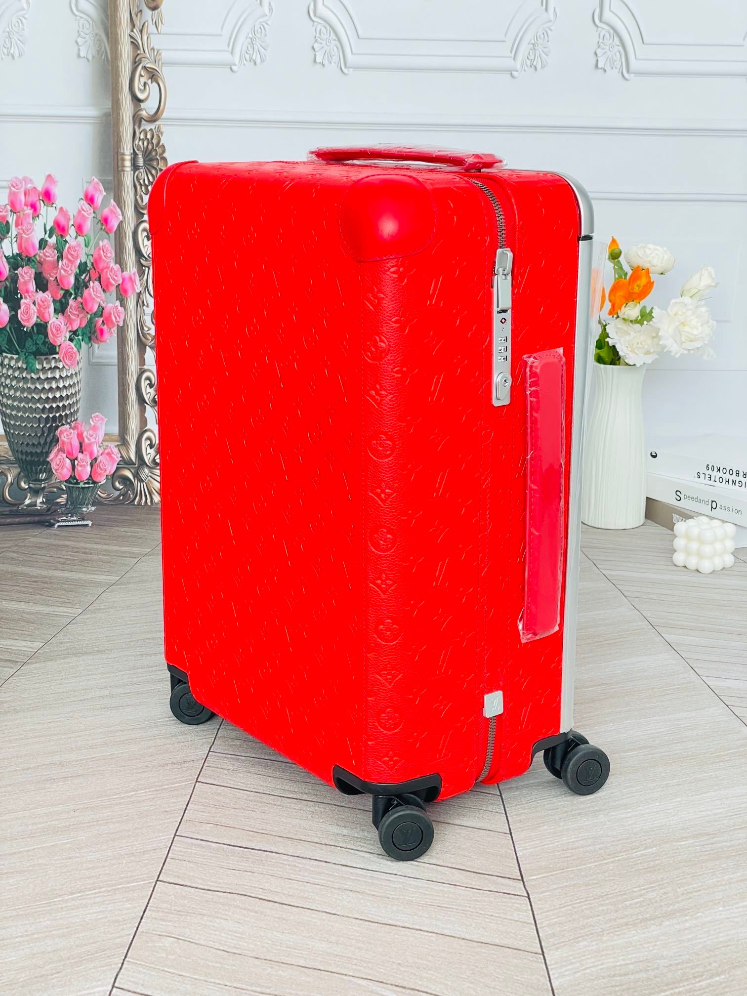 LOUIS VUITTON Horizon Monogram Trolley