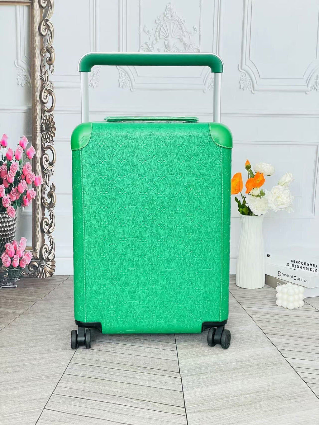 LOUIS VUITTON Horizon Monogram Trolley