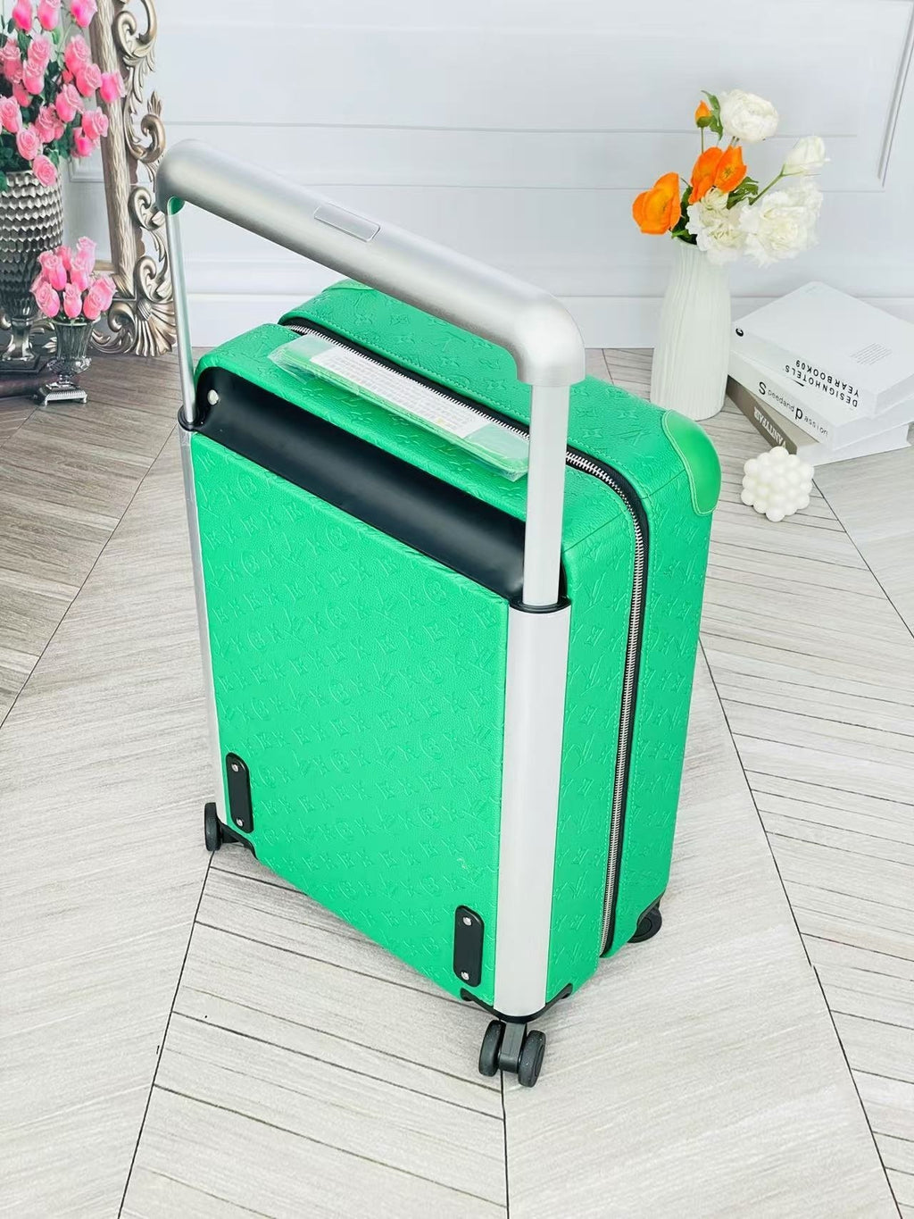 LOUIS VUITTON Horizon Monogram Trolley