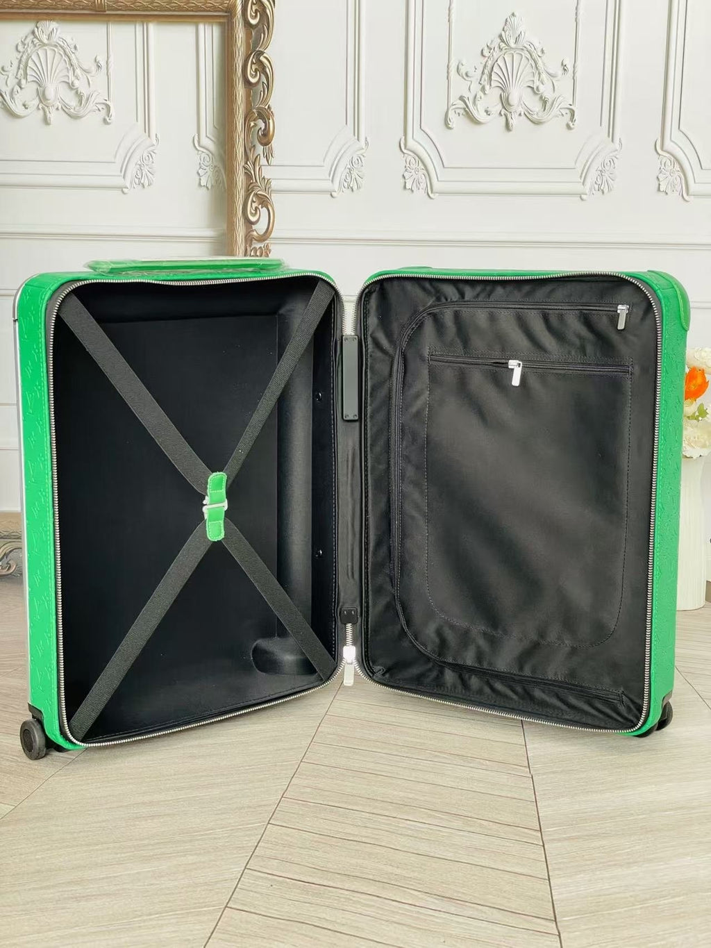 LOUIS VUITTON Horizon Monogram Trolley