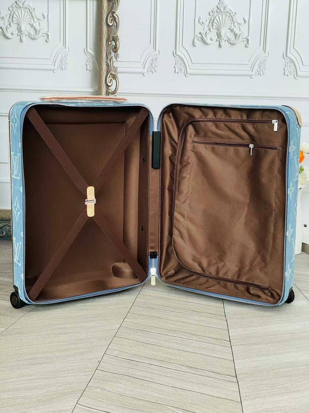 LOUIS VUITTON Horizon Monogram Trolley