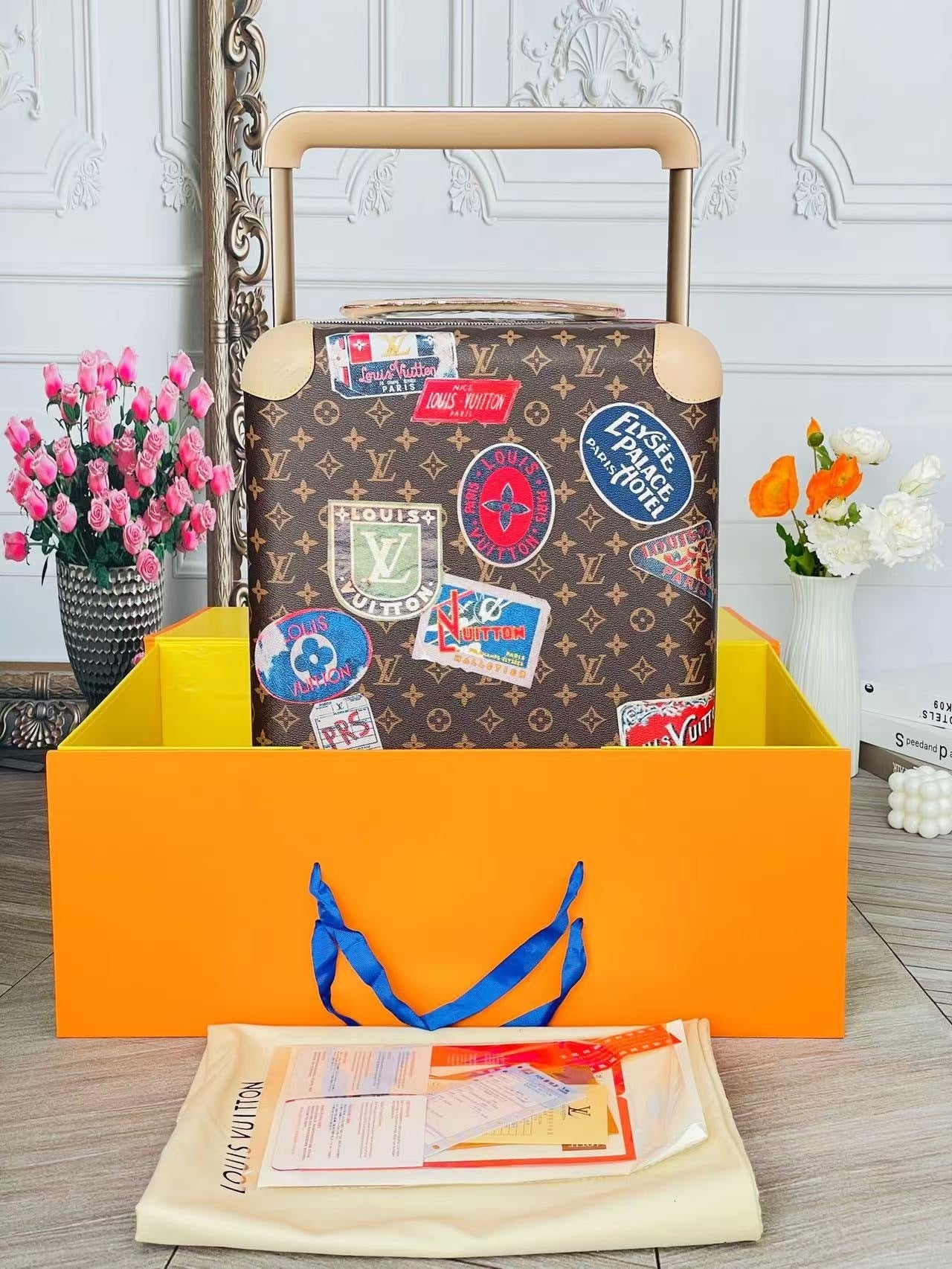 LOUIS VUITTON Horizon Monogram Trolley