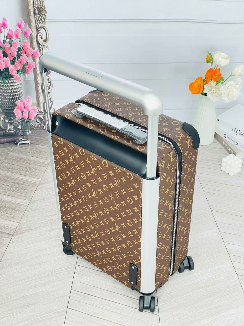 LOUIS VUITTON Horizon Monogram Trolley