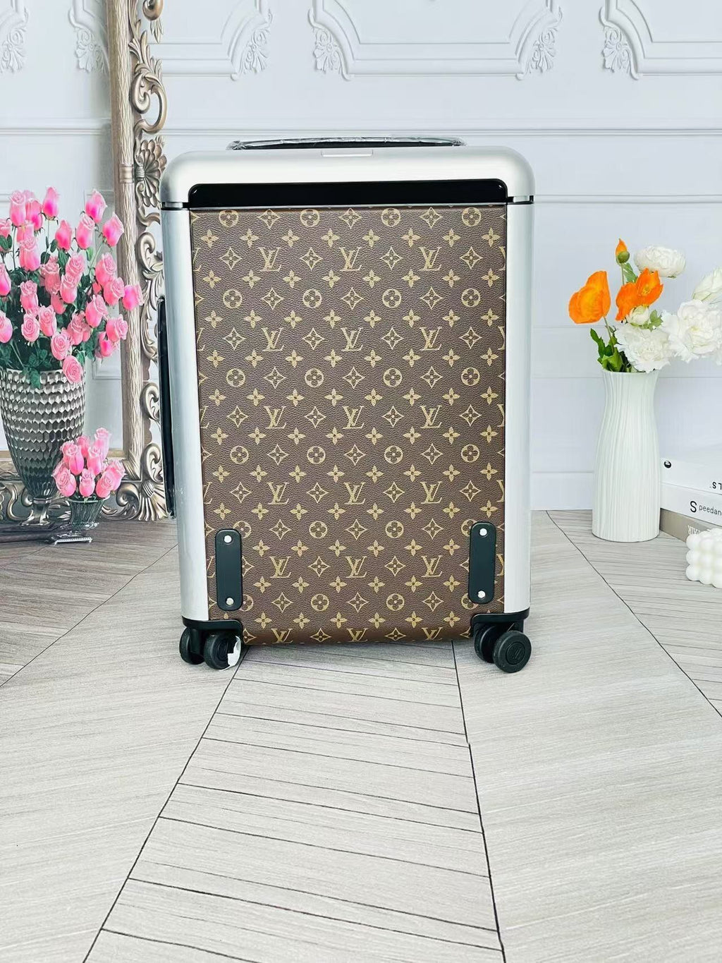 LOUIS VUITTON Horizon Monogram Trolley