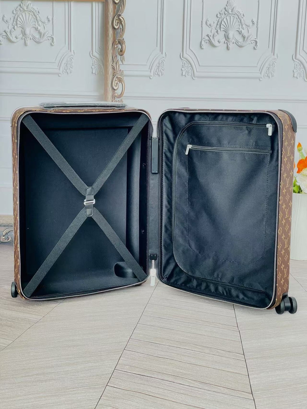 LOUIS VUITTON Horizon Monogram Trolley