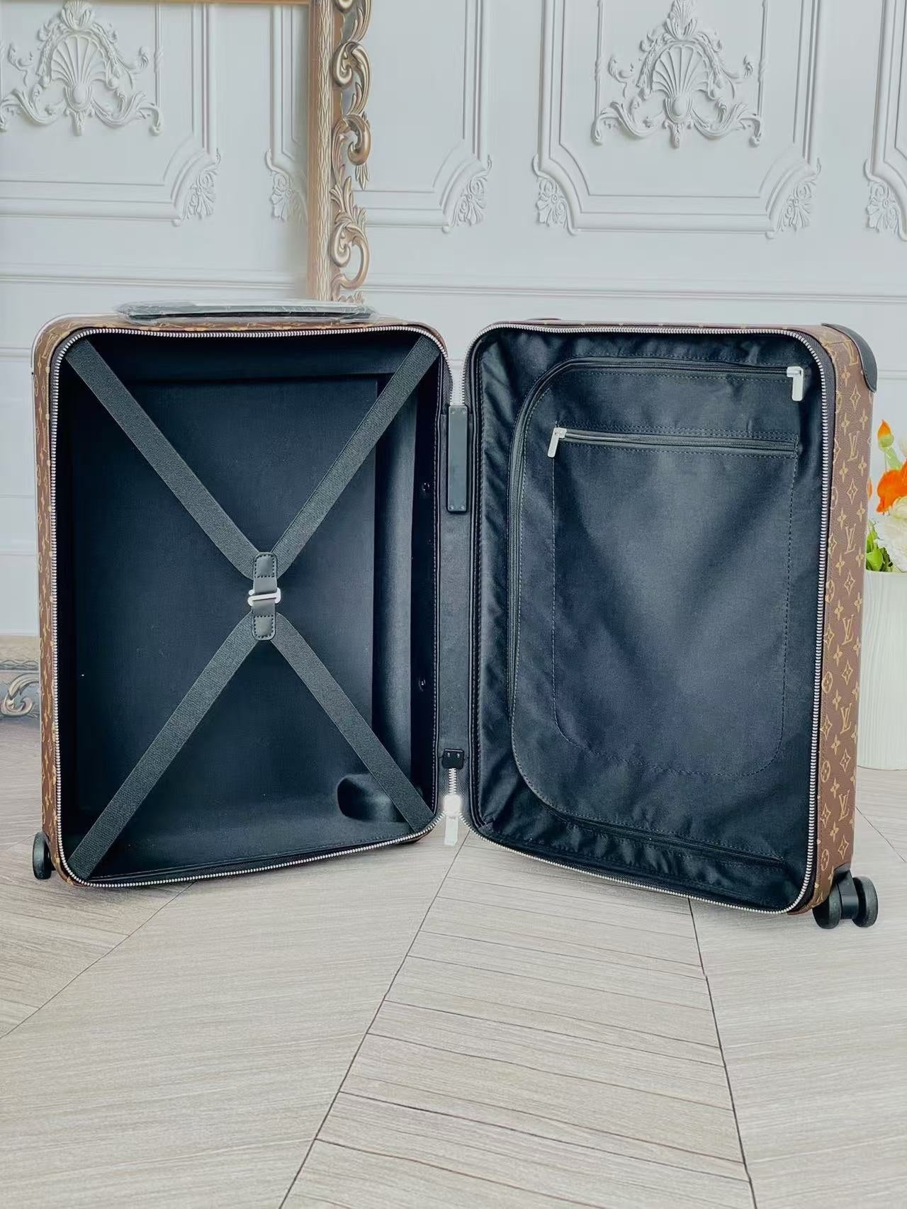 LOUIS VUITTON Horizon Monogram Trolley