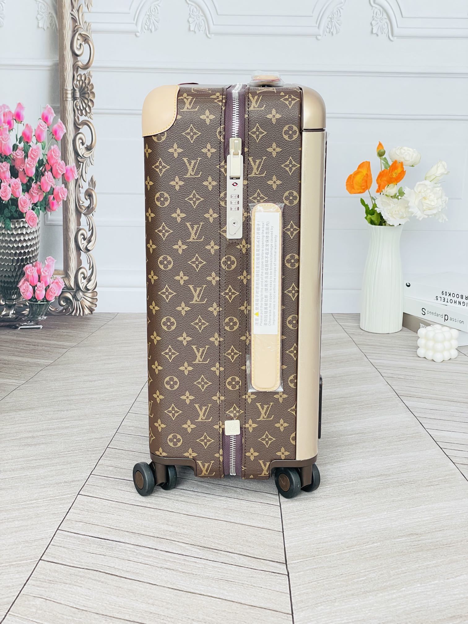 LOUIS VUITTON Horizon Monogram Trolley