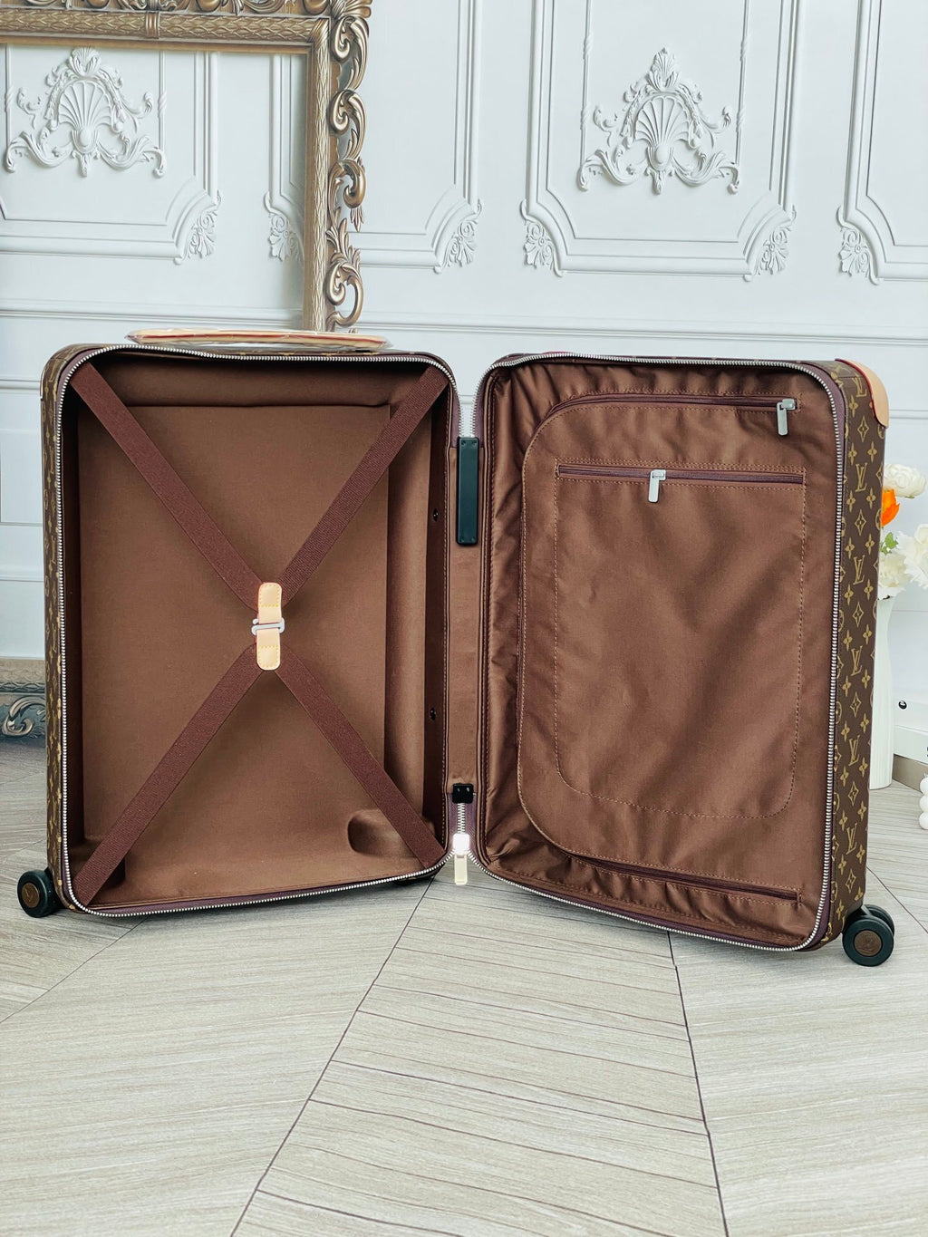 LOUIS VUITTON Horizon Monogram Trolley