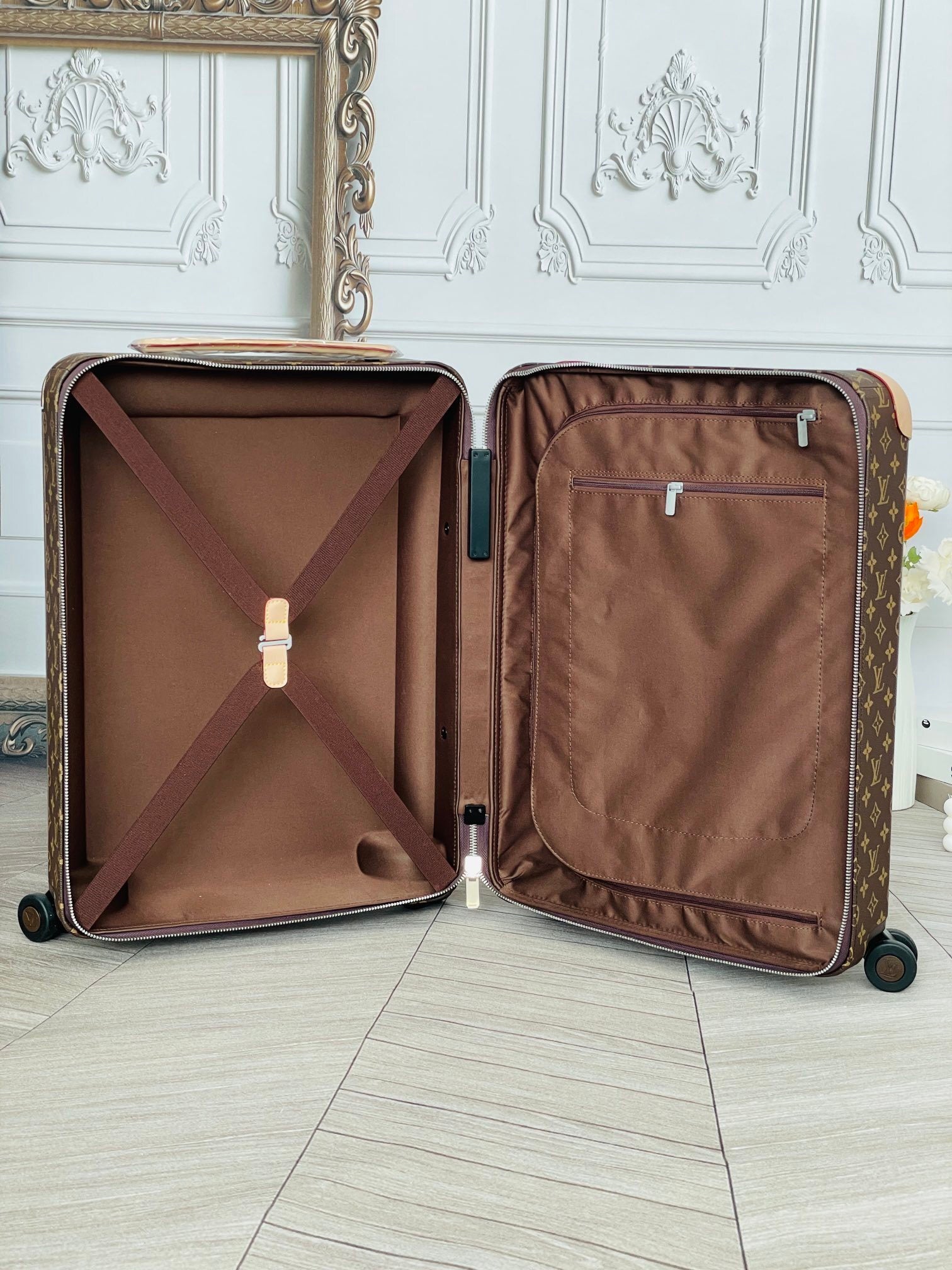 LOUIS VUITTON Horizon Monogram Trolley