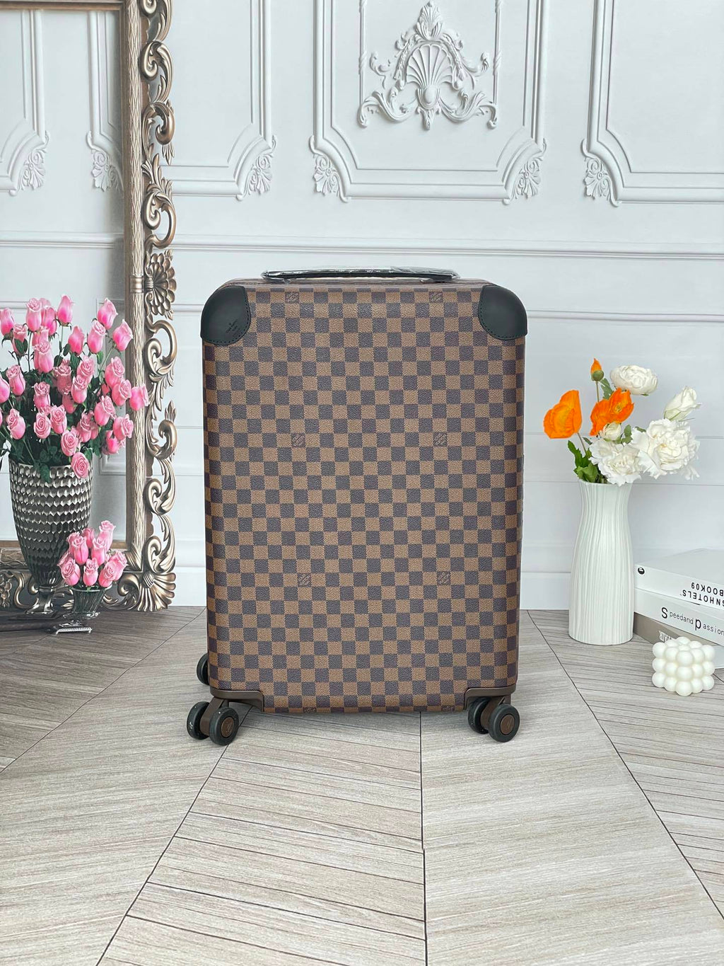 LOUIS VUITTON Horizon Monogram Trolley