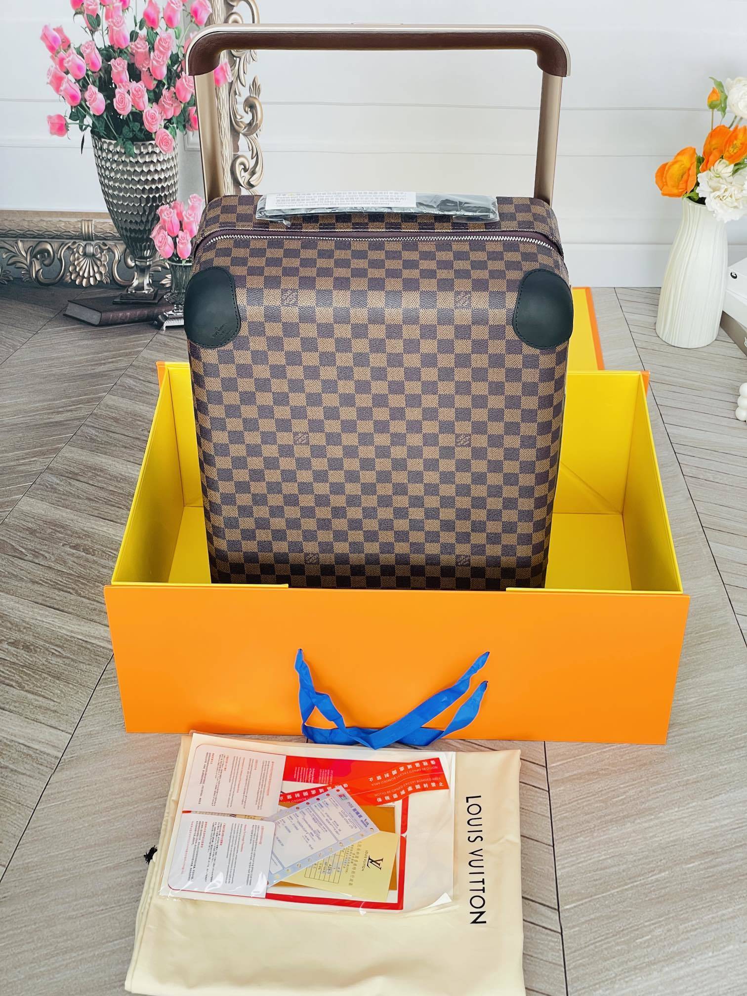 LOUIS VUITTON Horizon Monogram Trolley