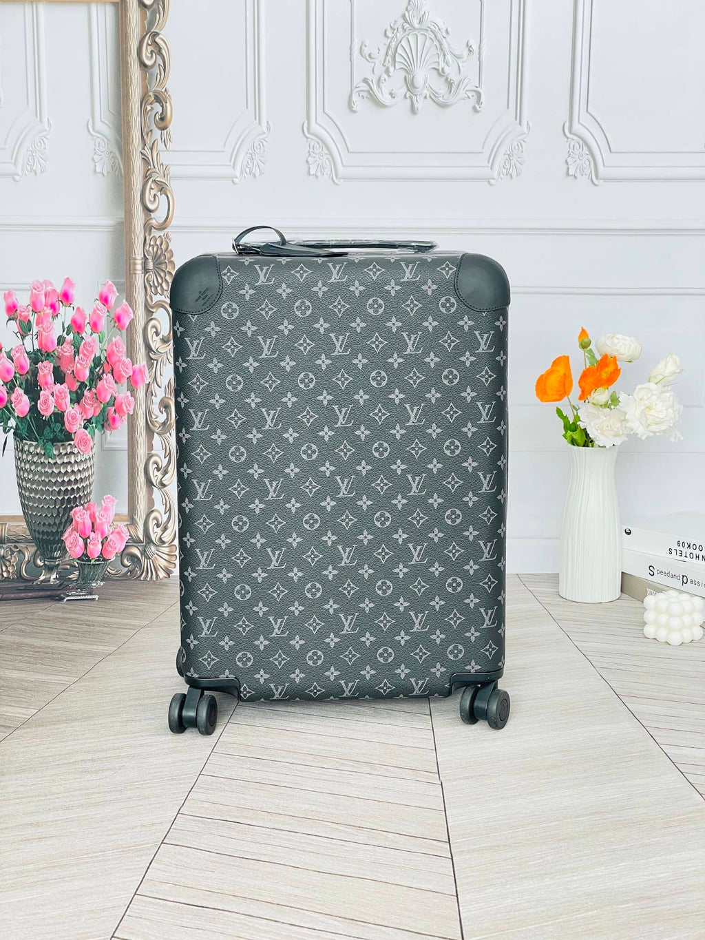 LOUIS VUITTON Horizon Monogram Trolley
