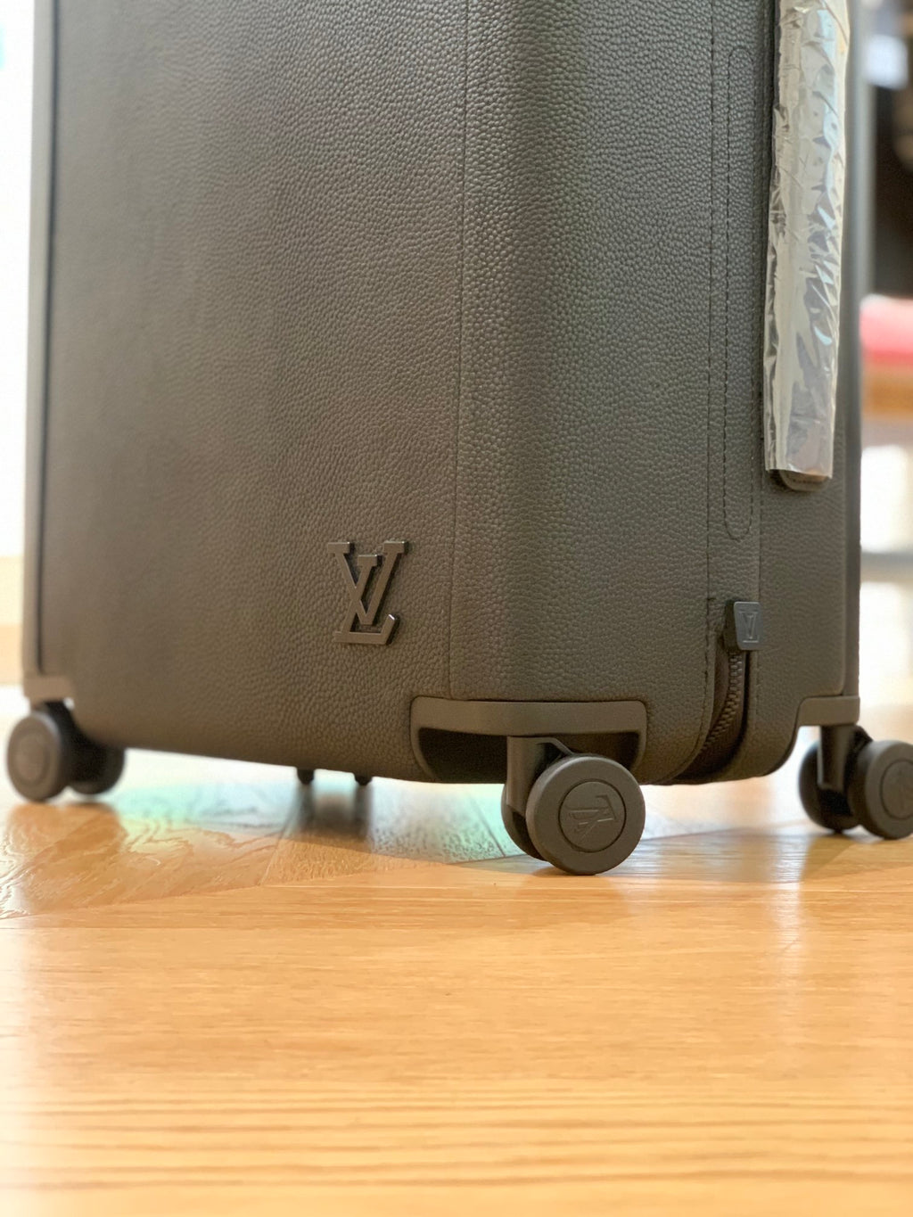 LOUIS VUITTON Horizon 55 Four-Wheel Trolley