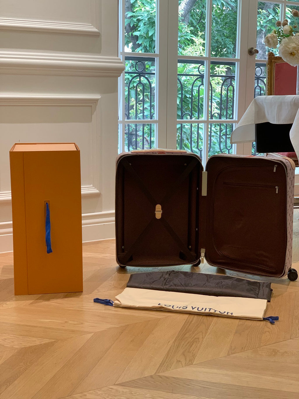LOUIS VUITTON Horizon 55 Four-Wheel Trolley