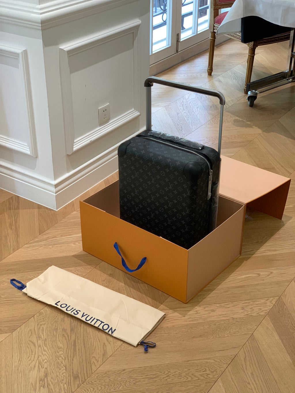 LOUIS VUITTON Horizon 55 Four-Wheel Trolley