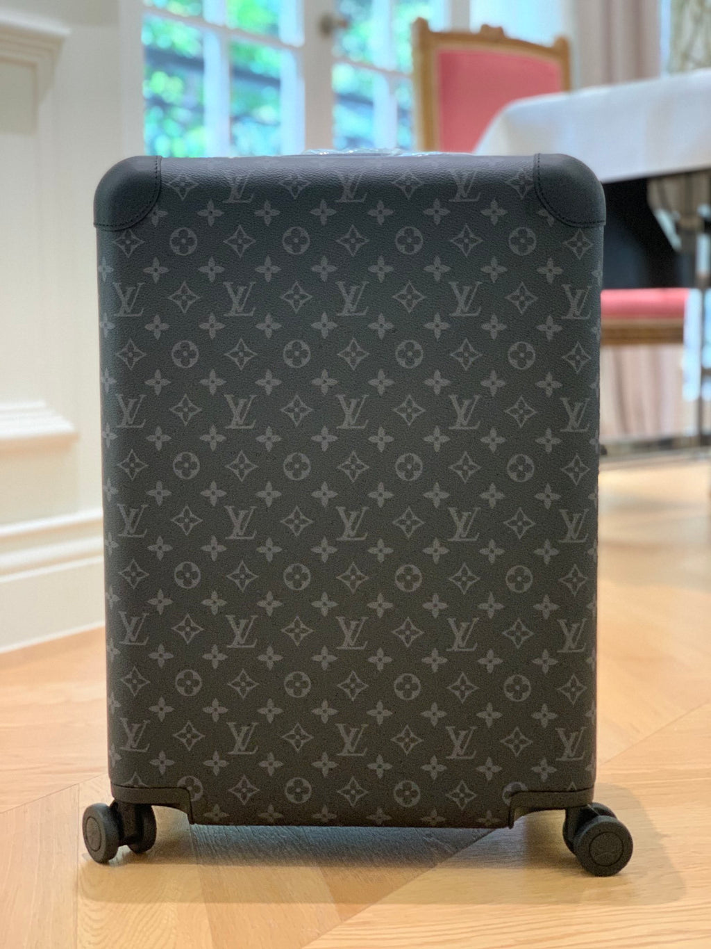 LOUIS VUITTON Horizon 55 Four-Wheel Trolley