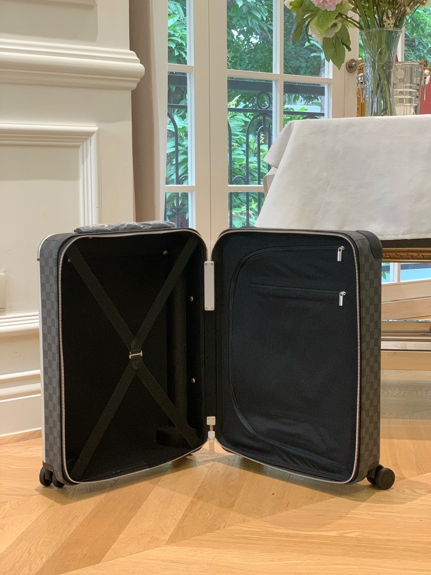 LOUIS VUITTON Horizon 55 Four-Wheel Trolley