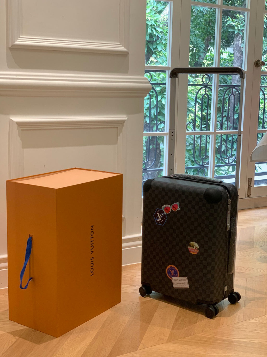 LOUIS VUITTON Horizon 55 Four-Wheel Trolley