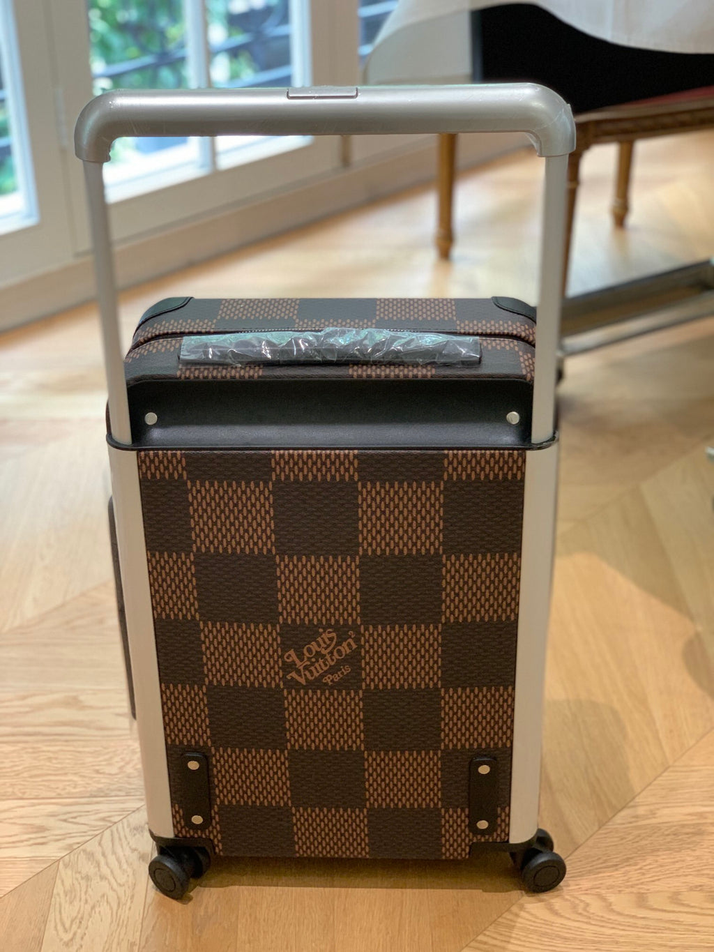 LOUIS VUITTON Horizon 55 Four-Wheel Trolley