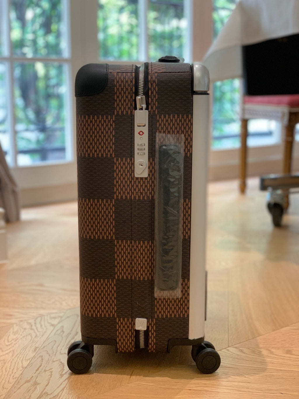 LOUIS VUITTON Horizon 55 Four-Wheel Trolley