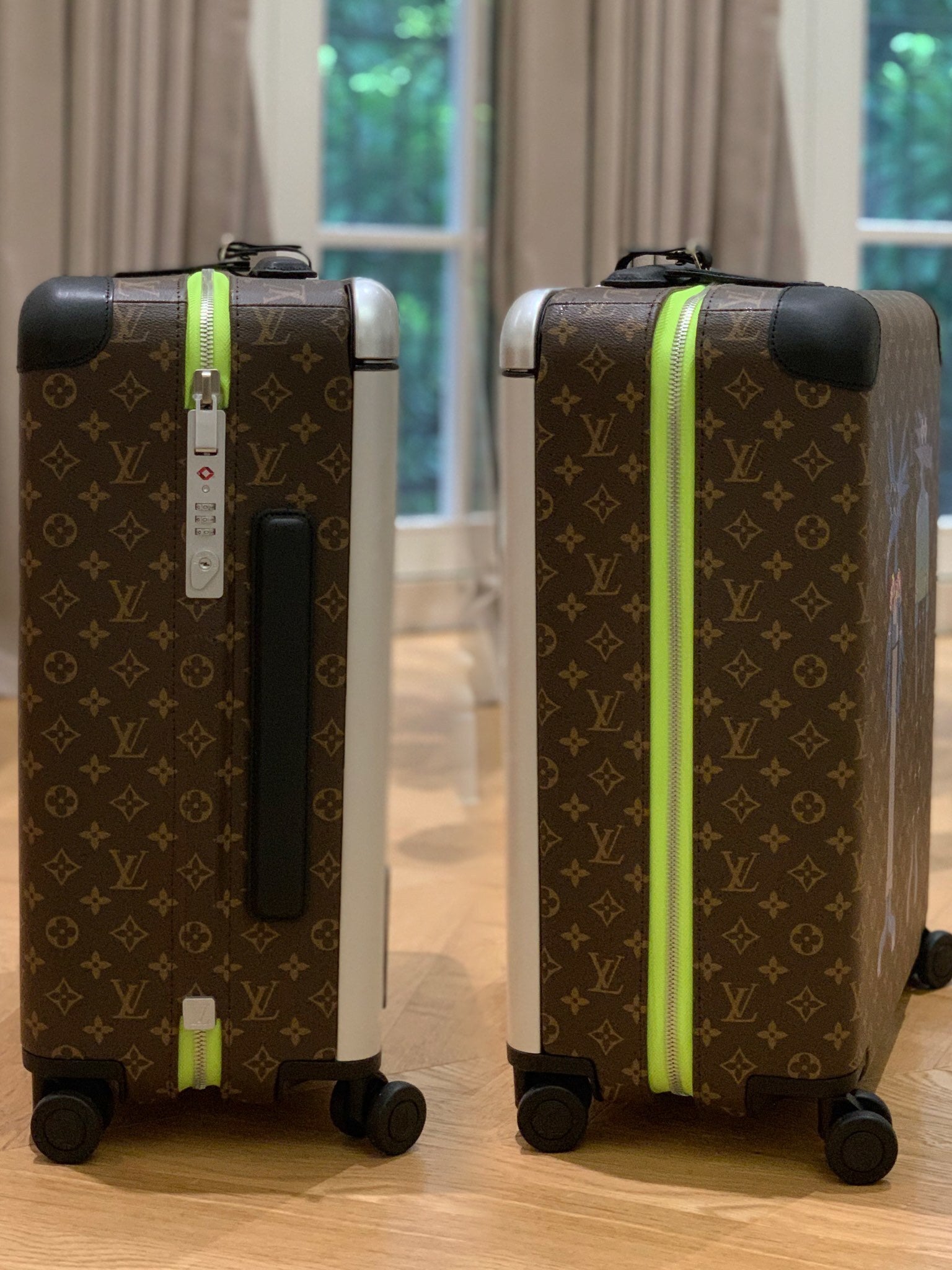 LOUIS VUITTON Horizon 55 Four-Wheel Trolley