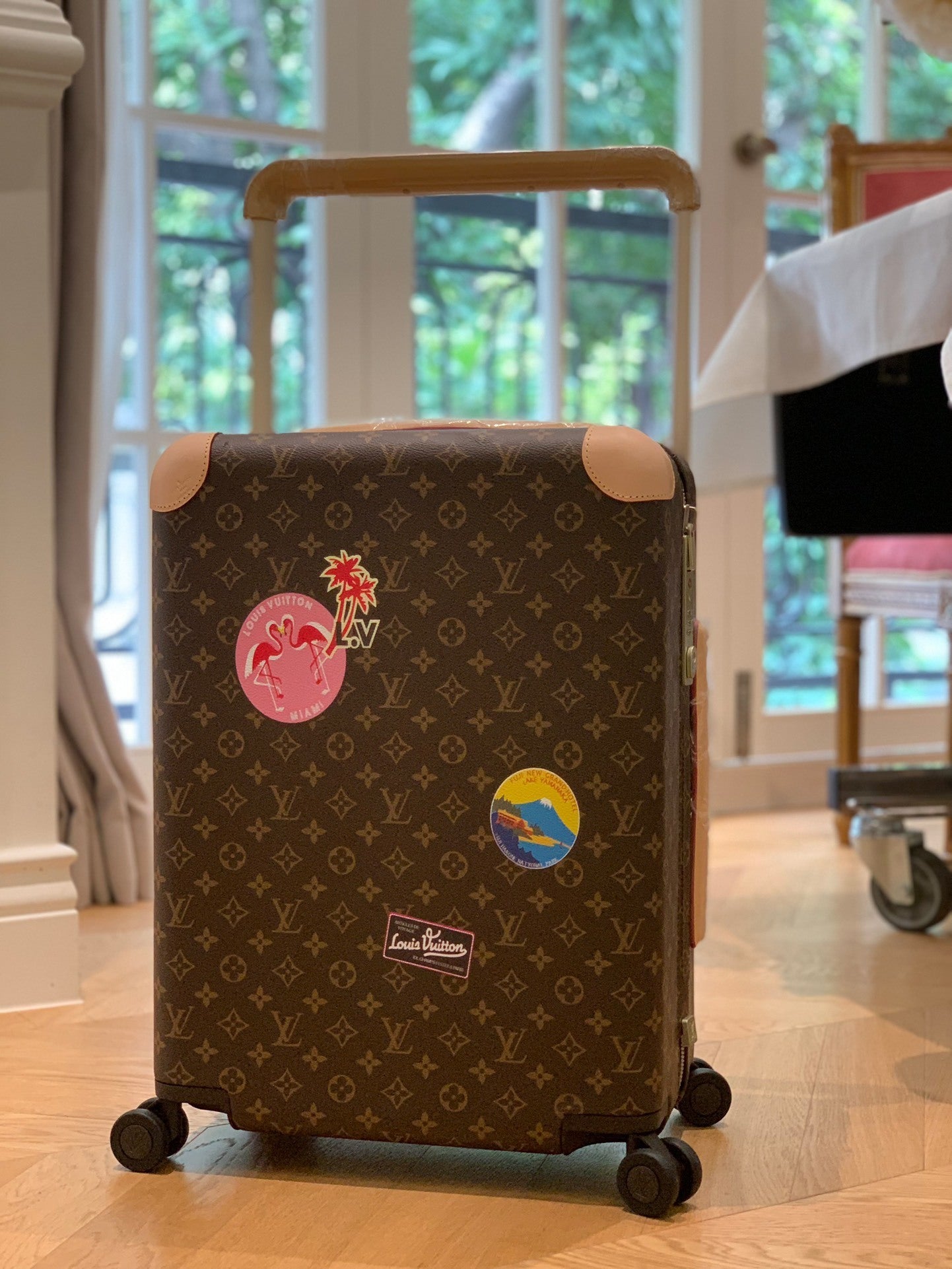 LOUIS VUITTON Horizon 55 Four-Wheel Trolley