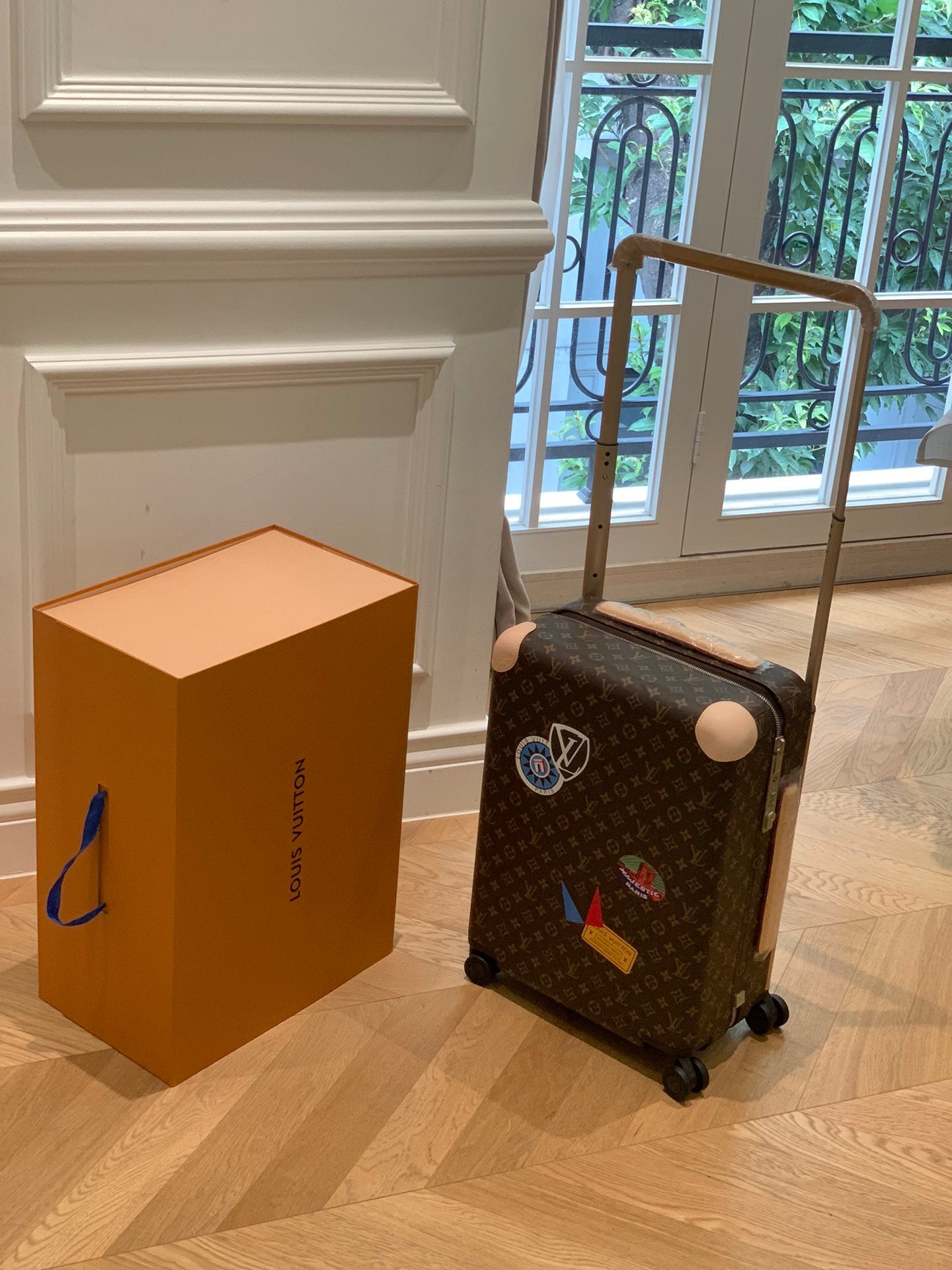 LOUIS VUITTON Horizon 55 Four-Wheel Trolley