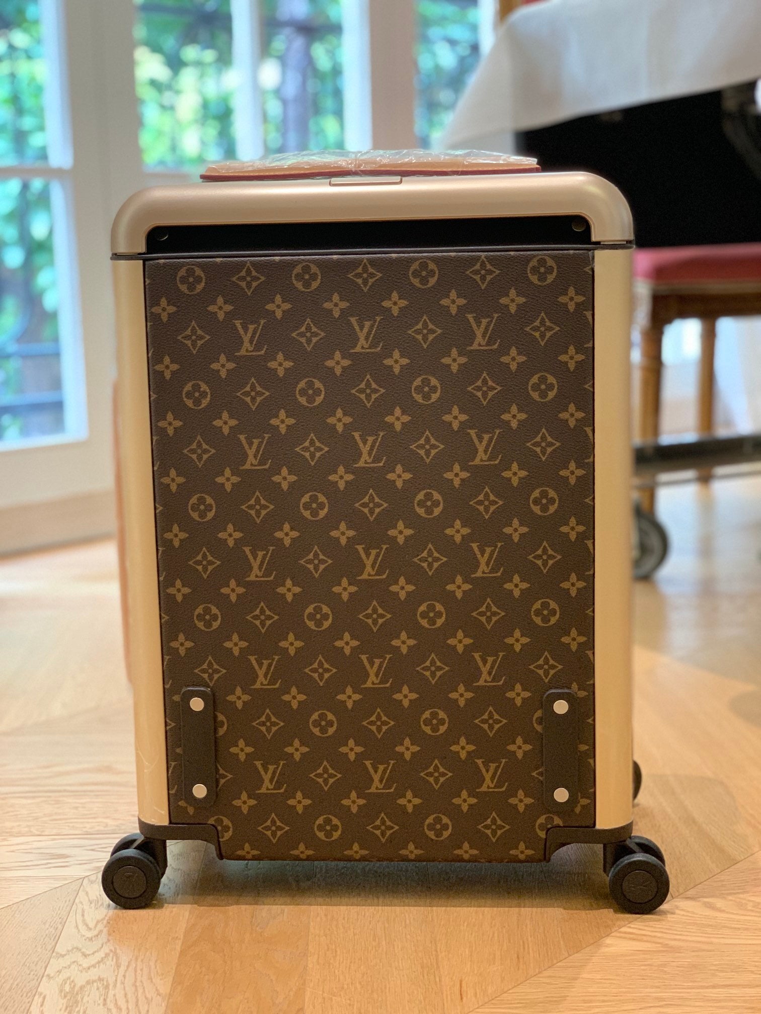 LOUIS VUITTON Horizon 55 Four-Wheel Trolley