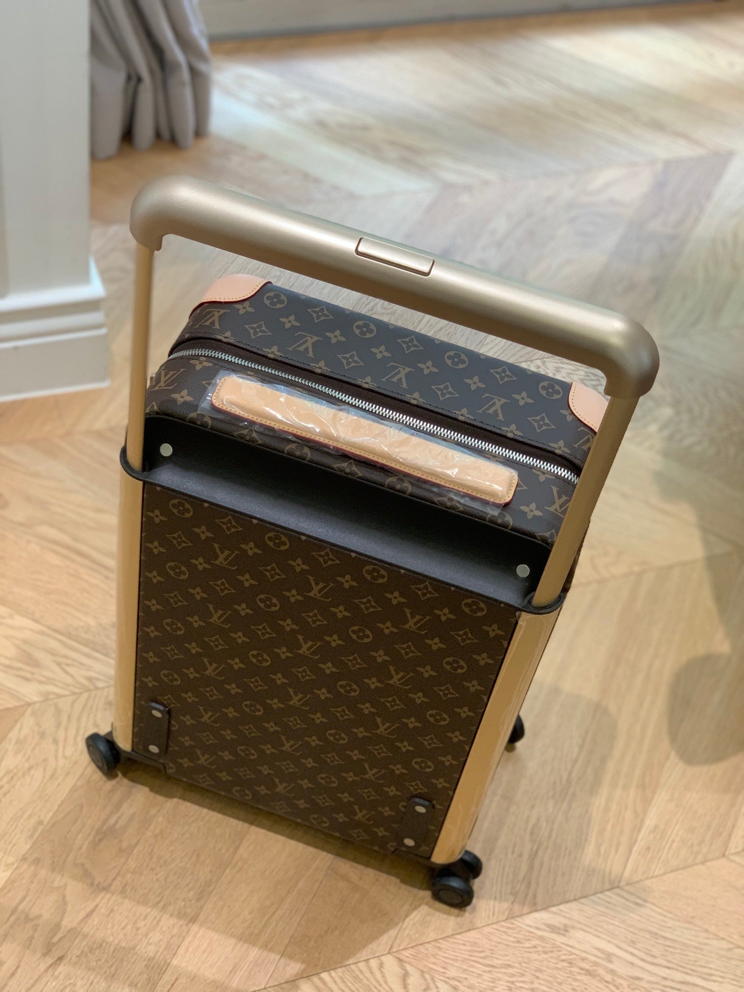 LOUIS VUITTON Horizon 55 Four-Wheel Trolley