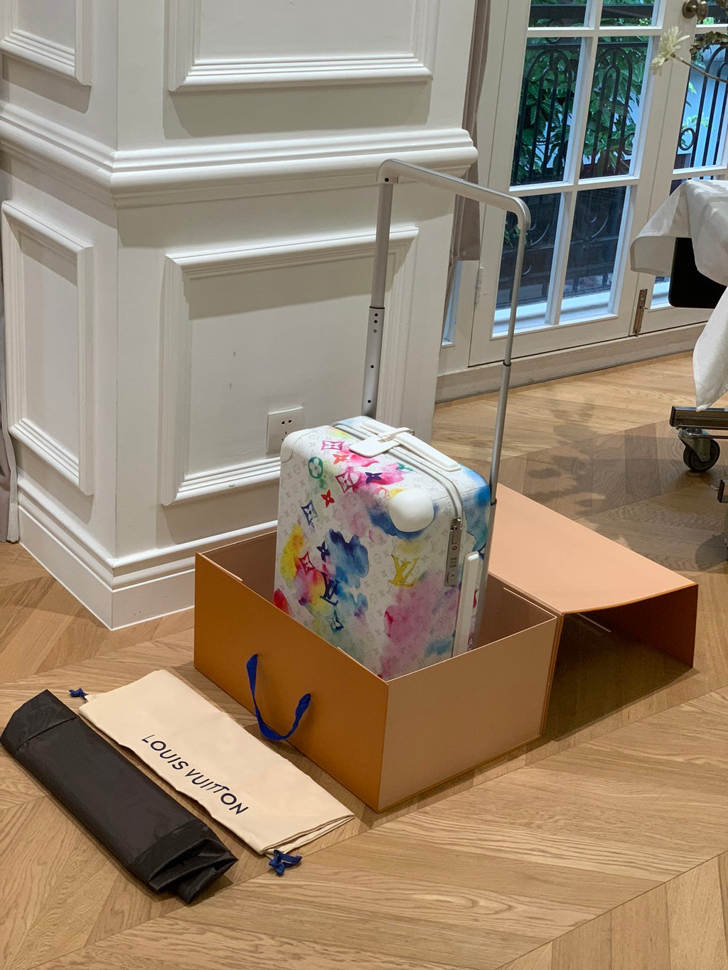 LOUIS VUITTON Horizon 55 Four-Wheel Trolley