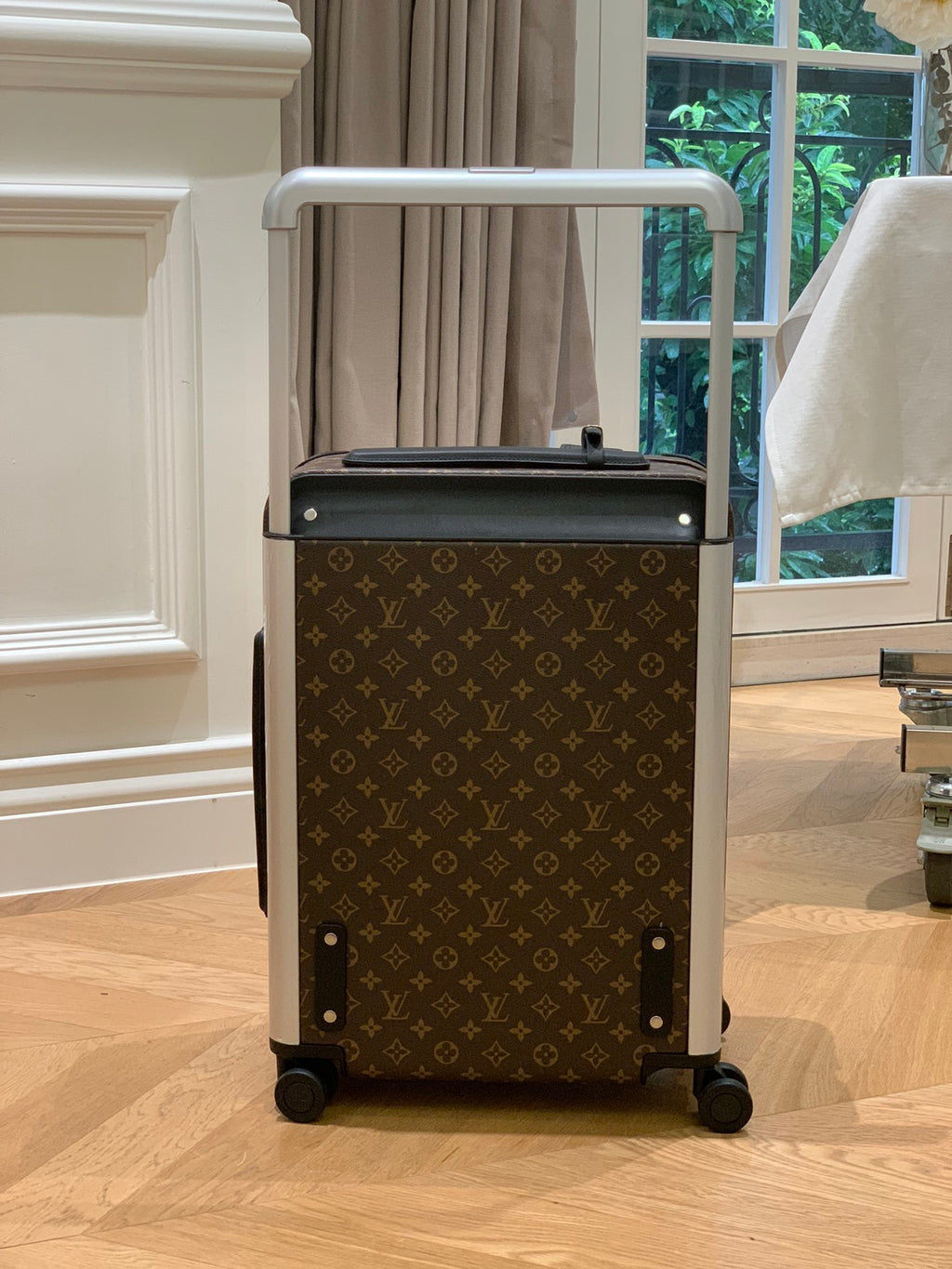 LOUIS VUITTON Horizon 55 Four-Wheel Trolley