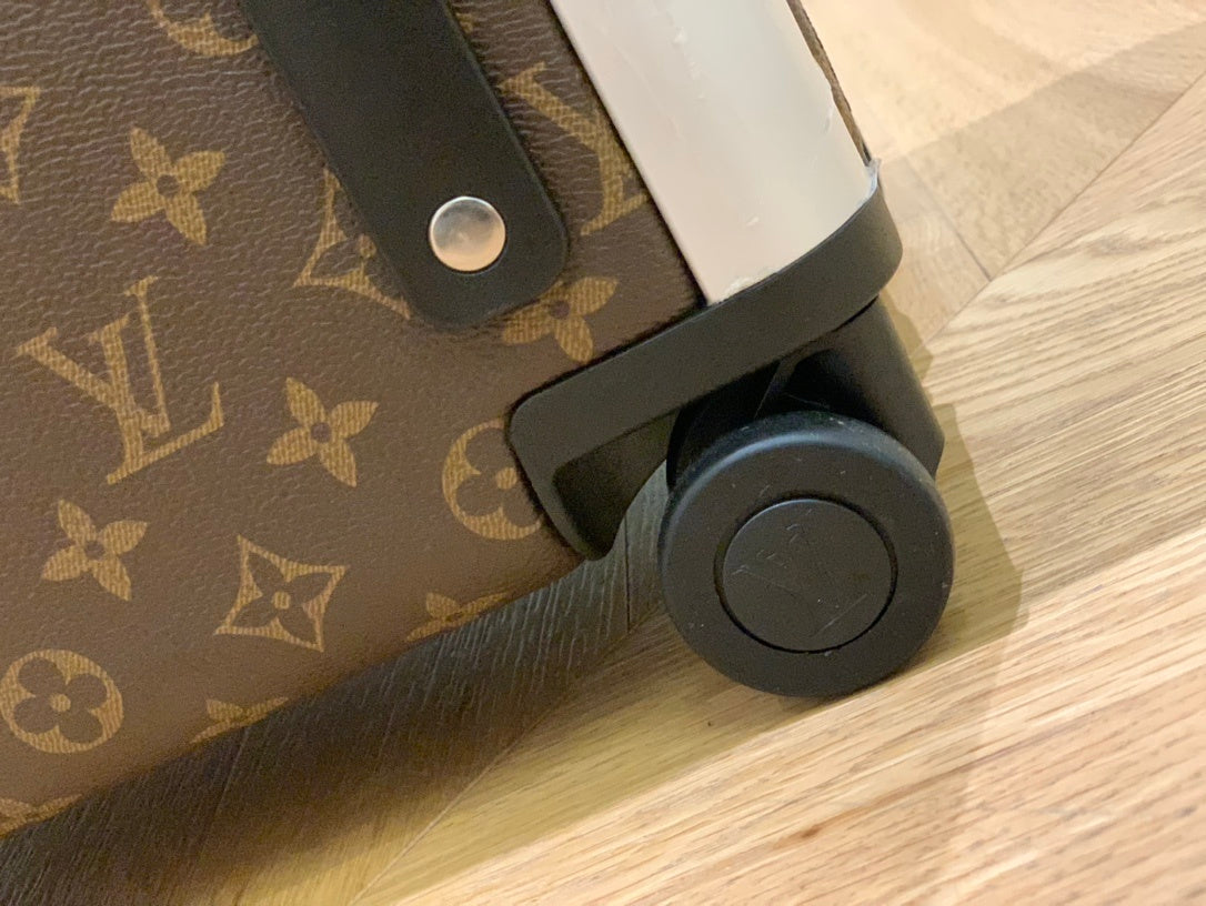 LOUIS VUITTON Horizon 55 Four-Wheel Trolley