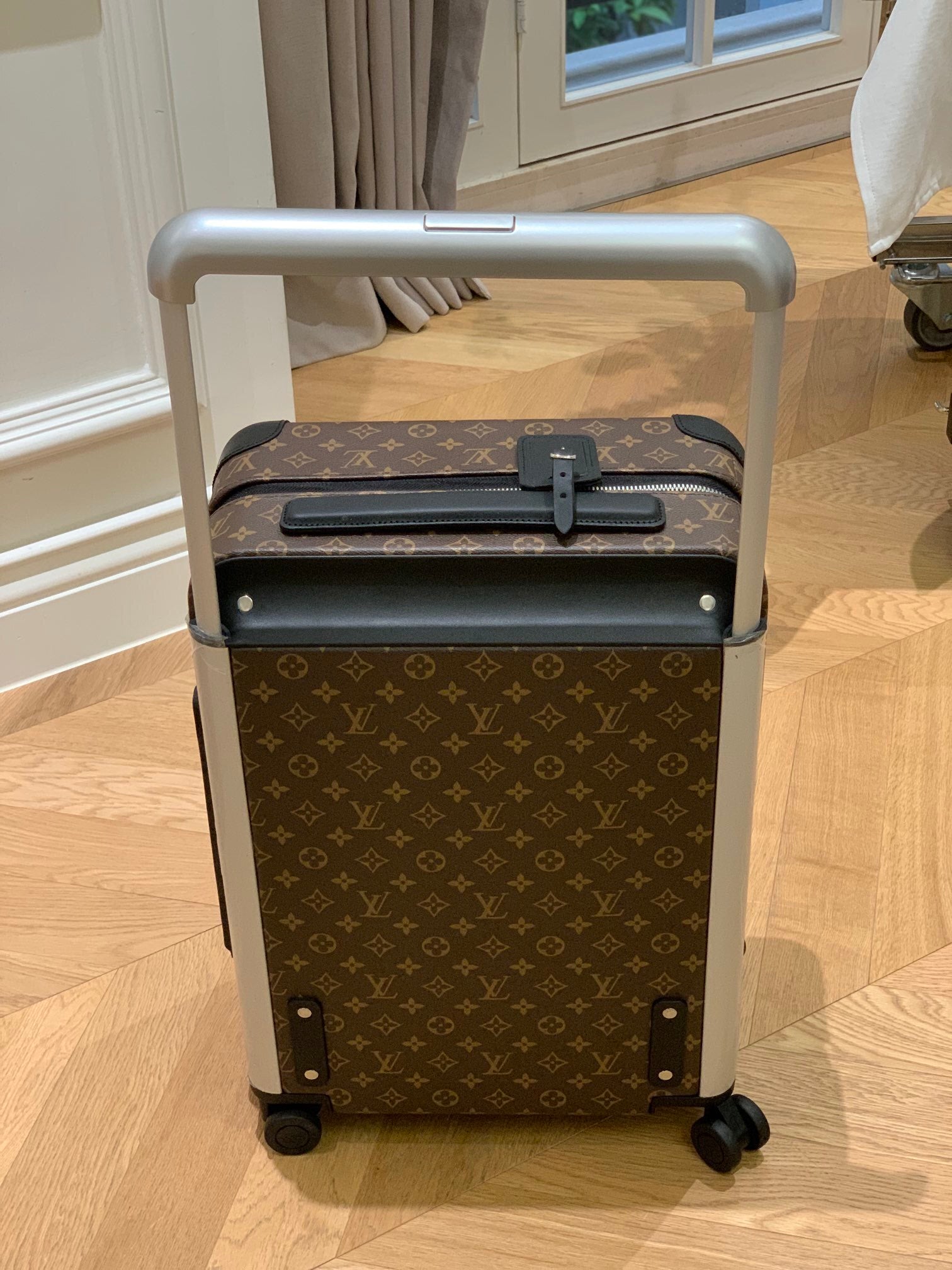 LOUIS VUITTON Horizon 55 Four-Wheel Trolley