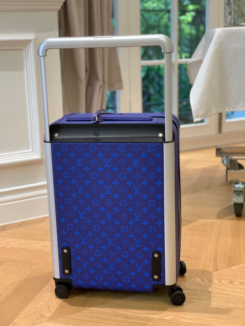 LOUIS VUITTON Horizon 55 Four-Wheel Trolley
