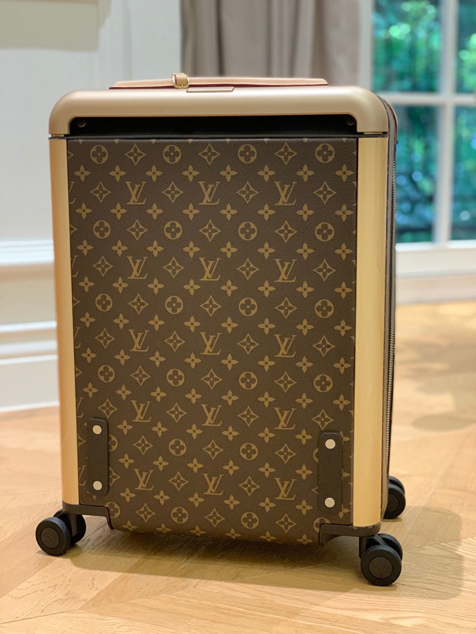 LOUIS VUITTON Horizon 55 Four-Wheel Trolley