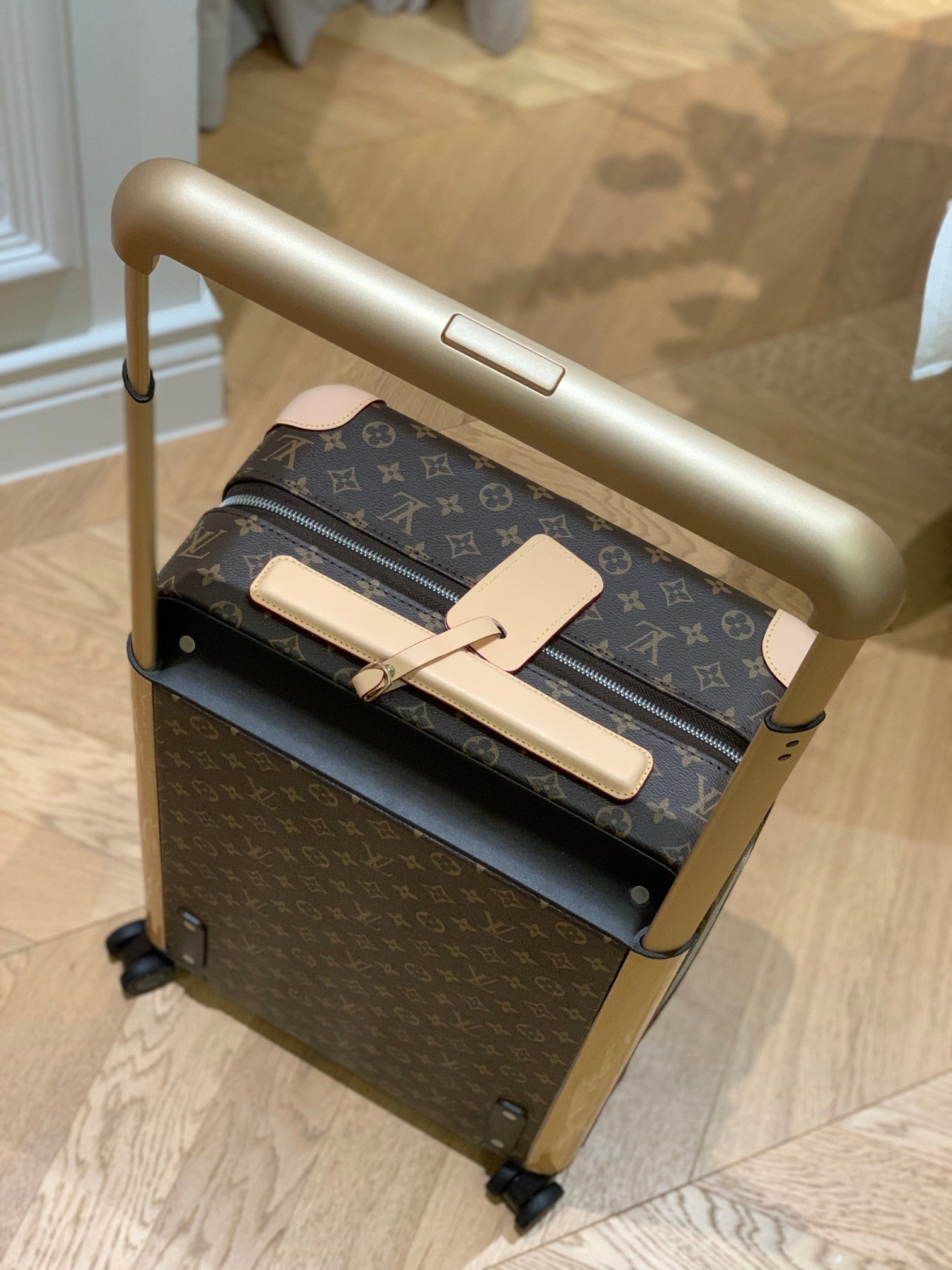 LOUIS VUITTON Horizon 55 Four-Wheel Trolley