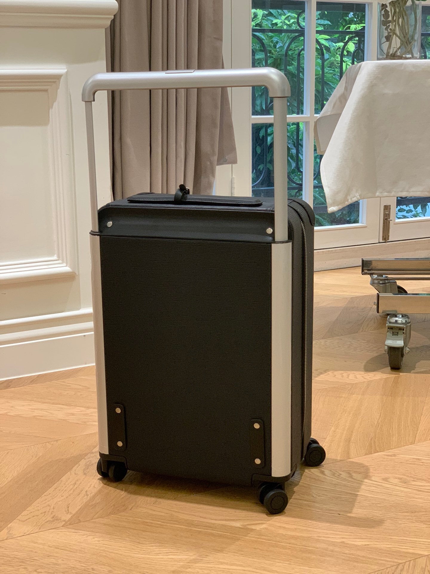 LOUIS VUITTON Horizon 55 Four-Wheel Trolley