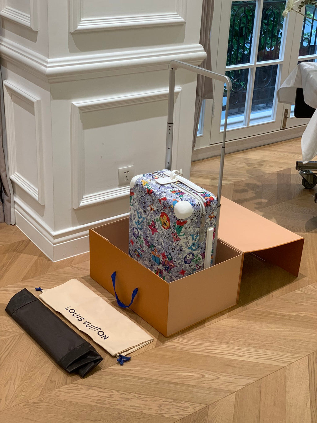 LOUIS VUITTON Horizon 55 Four-Wheel Trolley