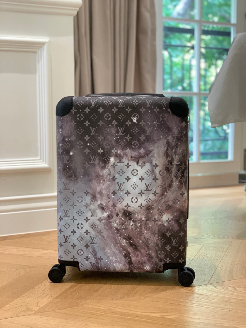 LOUIS VUITTON Horizon 55 Four-Wheel Trolley