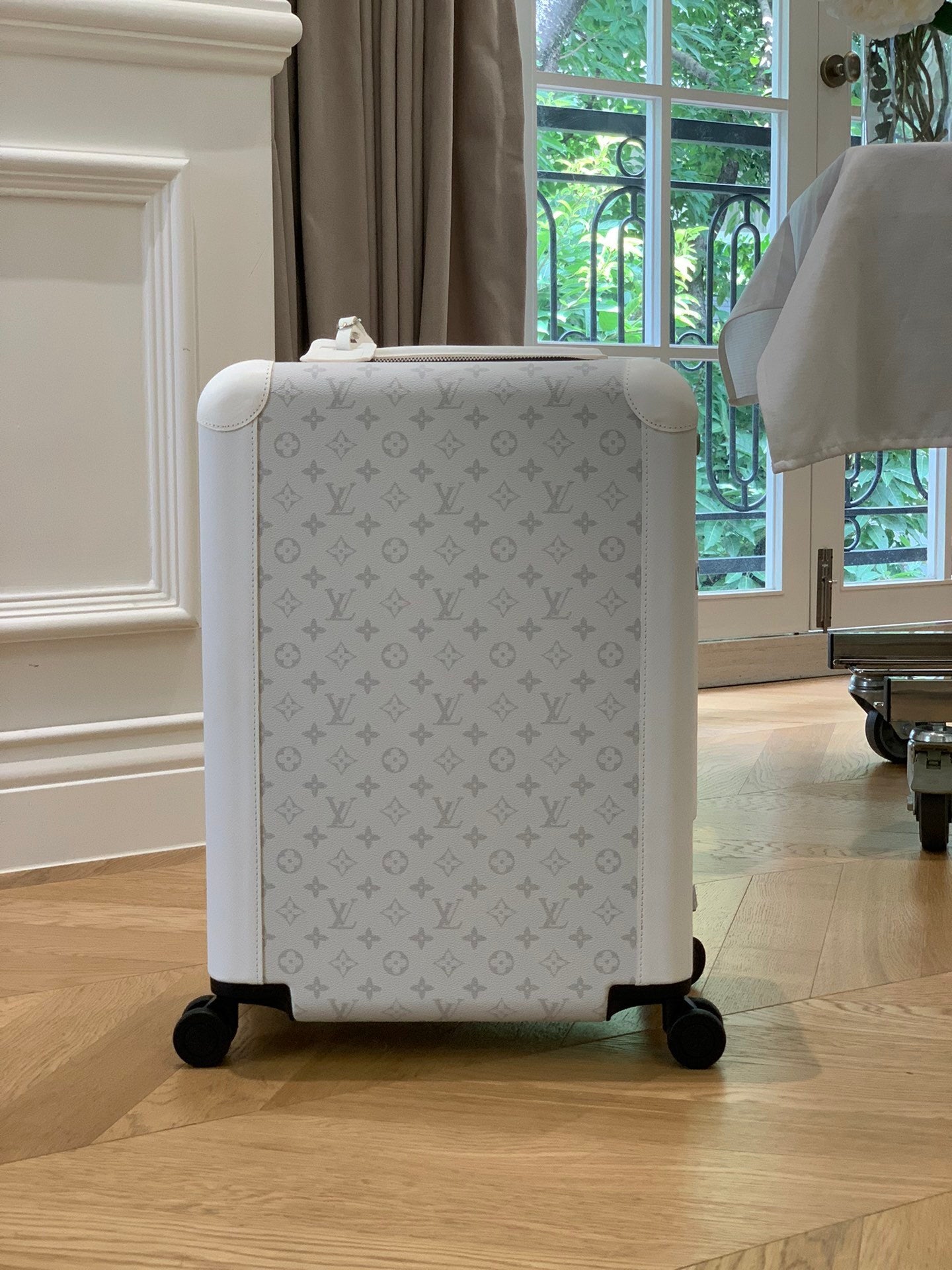 LOUIS VUITTON Horizon 55 Four-Wheel Trolley