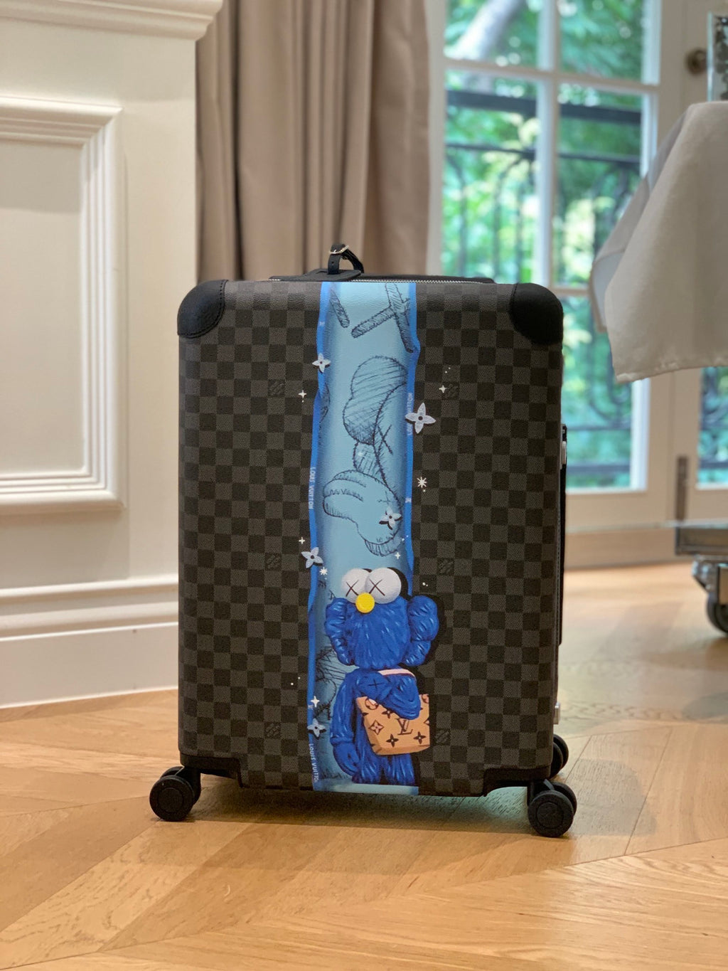 LOUIS VUITTON Horizon 55 Four-Wheel Trolley