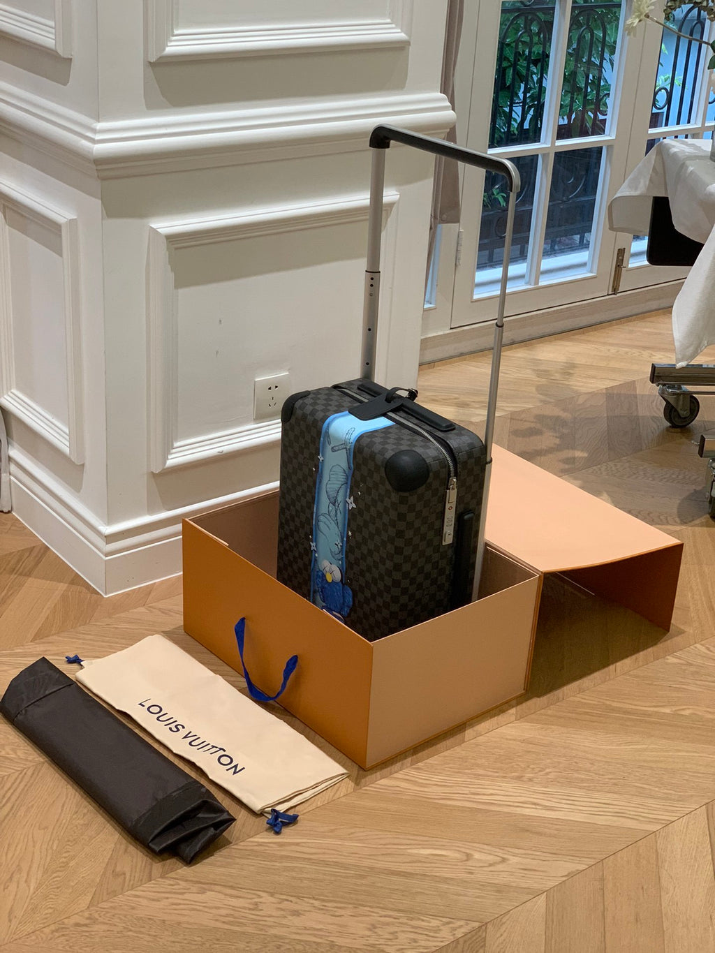 LOUIS VUITTON Horizon 55 Four-Wheel Trolley